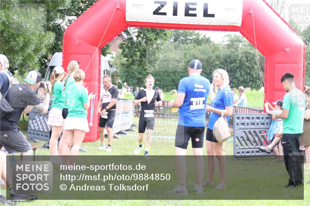 21.06.2026 - 29. Vierlanden-Triathlon Andreas Tolksdorf http://msf.ph/oto/9884850 21.06.2026 11:27:55 Ziel 328, 396, 328, 396 meine-sportfotos.de