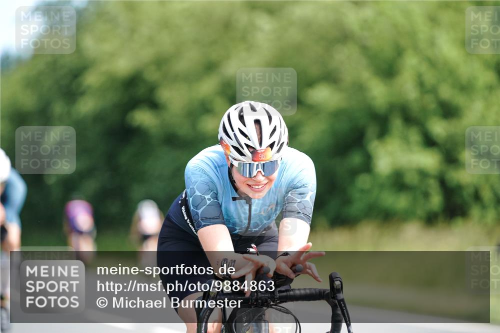 21.06.2026 - Viking Triathlon Michael Burmester http://msf.ph/oto/9884863 21.06.2026 11:20:23 Radfahren 2, 19, 21, 73, 98, 126, 170, 200, 238, 391, 404, 472, 509, 532, 543, 561, 568, 625 meine-sportfotos.de