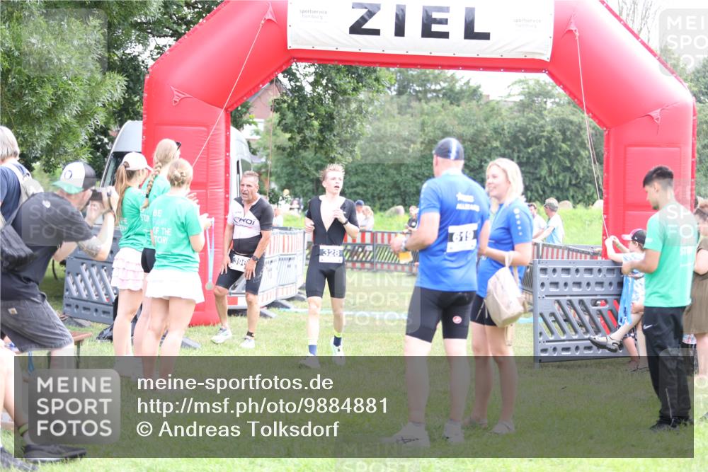 21.06.2026 - 29. Vierlanden-Triathlon Andreas Tolksdorf http://msf.ph/oto/9884881 21.06.2026 11:27:55 Ziel 328, 396, 328, 396 meine-sportfotos.de