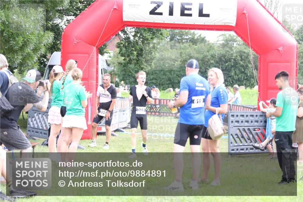 21.06.2026 - 29. Vierlanden-Triathlon Andreas Tolksdorf http://msf.ph/oto/9884891 21.06.2026 11:27:55 Ziel 328, 396, 328, 396 meine-sportfotos.de