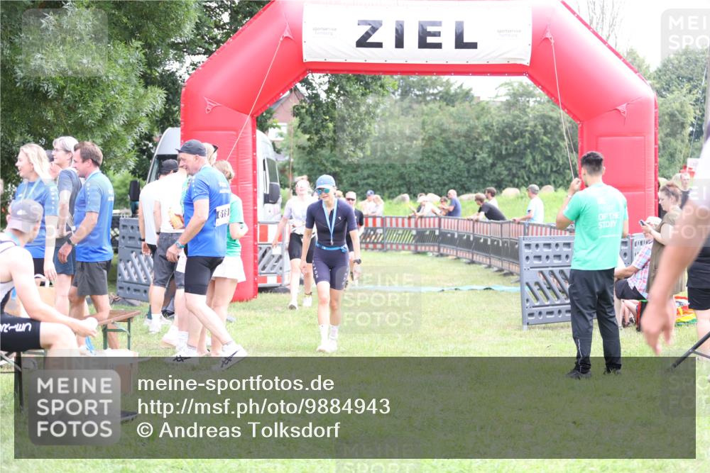 21.06.2026 - 29. Vierlanden-Triathlon Andreas Tolksdorf http://msf.ph/oto/9884943 21.06.2026 11:28:16 Ziel 599, 600, 602, 599, 600, 602 meine-sportfotos.de