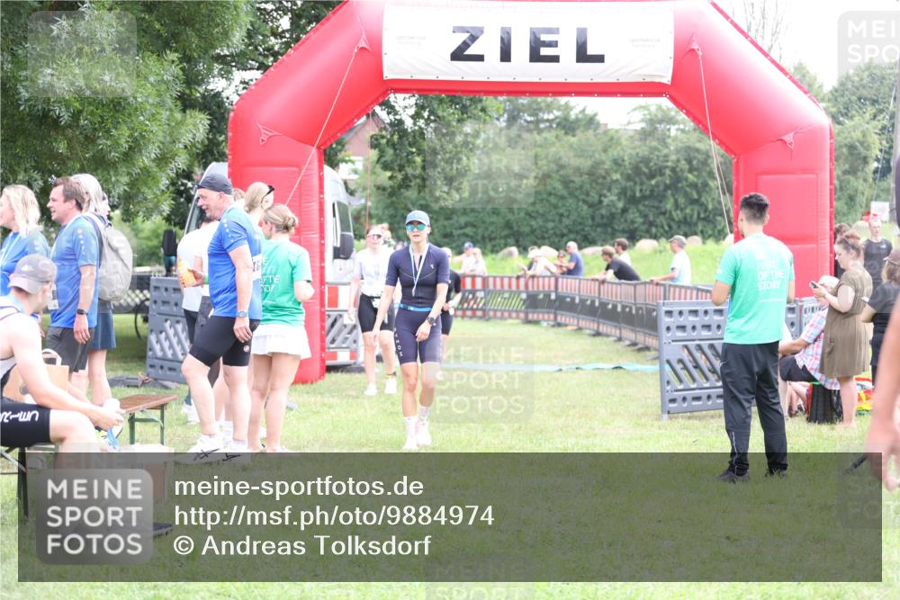 21.06.2026 - 29. Vierlanden-Triathlon Andreas Tolksdorf http://msf.ph/oto/9884974 21.06.2026 11:28:16 Ziel 599, 600, 602, 599, 600, 602 meine-sportfotos.de