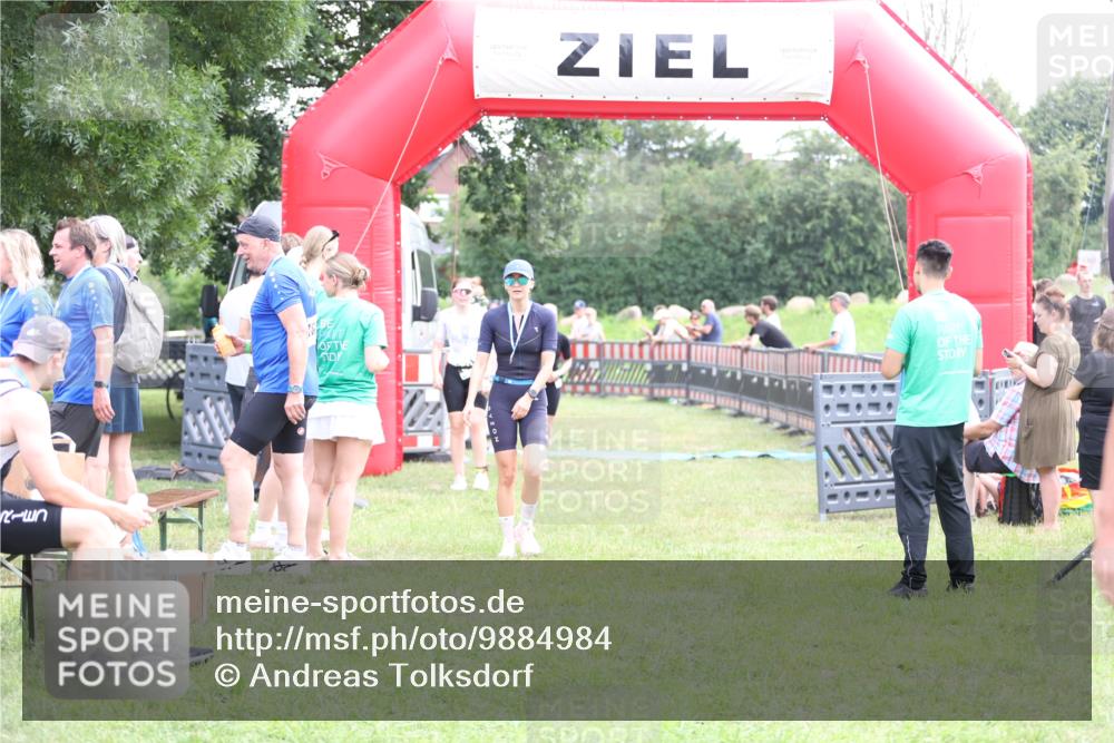 21.06.2026 - 29. Vierlanden-Triathlon Andreas Tolksdorf http://msf.ph/oto/9884984 21.06.2026 11:28:16 Ziel 599, 600, 602, 599, 600, 602 meine-sportfotos.de