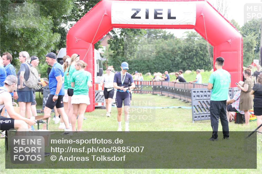 21.06.2026 - 29. Vierlanden-Triathlon Andreas Tolksdorf http://msf.ph/oto/9885007 21.06.2026 11:28:16 Ziel 599, 600, 602, 599, 600, 602 meine-sportfotos.de