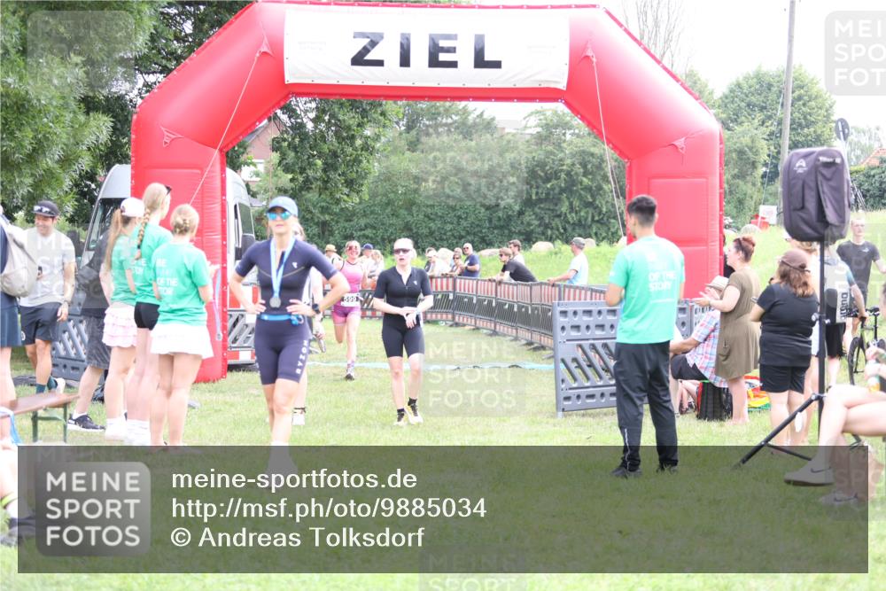 21.06.2026 - 29. Vierlanden-Triathlon Andreas Tolksdorf http://msf.ph/oto/9885034 21.06.2026 11:28:19 Ziel 599, 600, 602, 599, 600, 602 meine-sportfotos.de