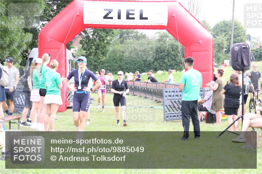 21.06.2026 - 29. Vierlanden-Triathlon Andreas Tolksdorf http://msf.ph/oto/9885049 21.06.2026 11:28:19 Ziel 599, 600, 602, 599, 600, 602 meine-sportfotos.de