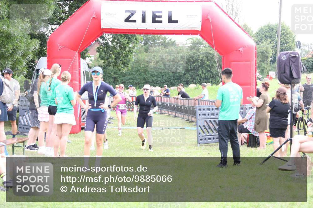 21.06.2026 - 29. Vierlanden-Triathlon Andreas Tolksdorf http://msf.ph/oto/9885066 21.06.2026 11:28:19 Ziel 599, 600, 602, 599, 600, 602 meine-sportfotos.de