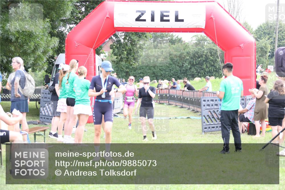 21.06.2026 - 29. Vierlanden-Triathlon Andreas Tolksdorf http://msf.ph/oto/9885073 21.06.2026 11:28:20 Ziel 599, 600, 599, 600 meine-sportfotos.de