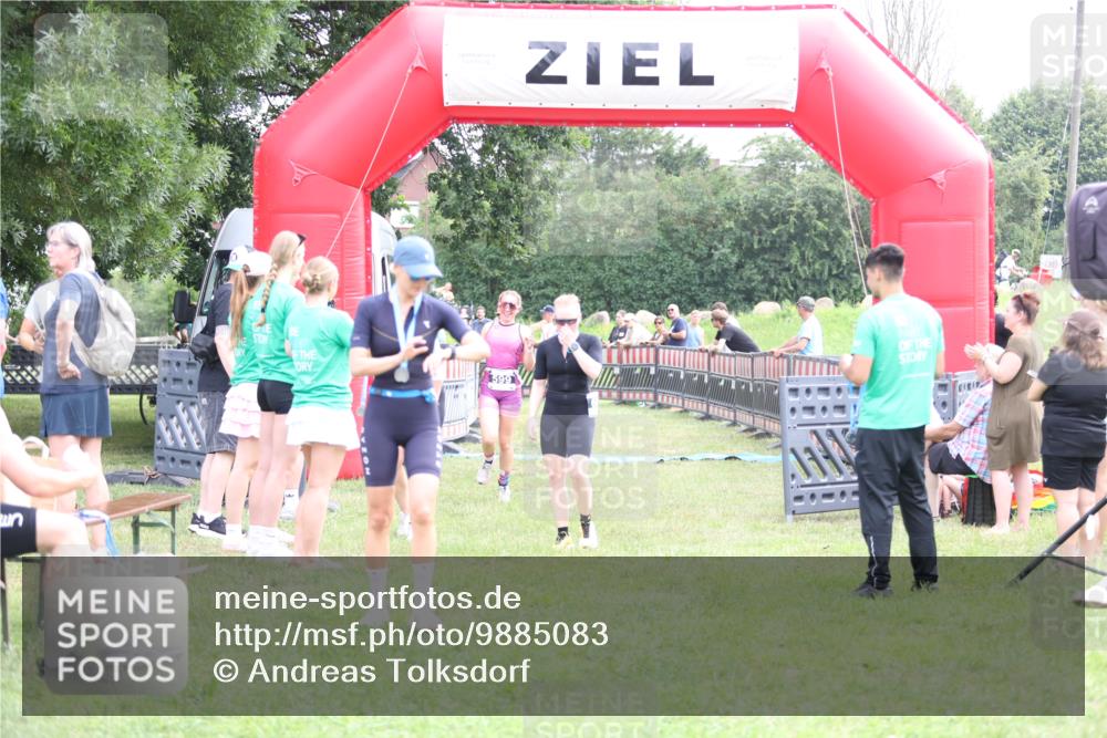 21.06.2026 - 29. Vierlanden-Triathlon Andreas Tolksdorf http://msf.ph/oto/9885083 21.06.2026 11:28:20 Ziel 599, 600, 599, 600 meine-sportfotos.de