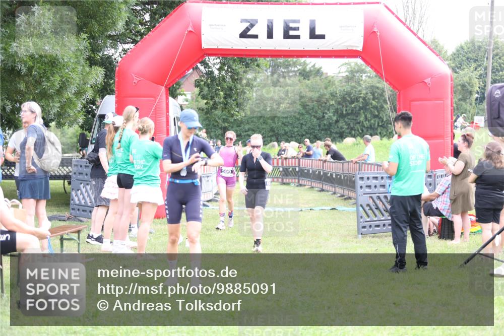 21.06.2026 - 29. Vierlanden-Triathlon Andreas Tolksdorf http://msf.ph/oto/9885091 21.06.2026 11:28:20 Ziel 599, 600, 599, 600 meine-sportfotos.de