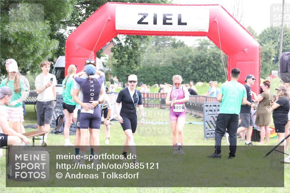 21.06.2026 - 29. Vierlanden-Triathlon Andreas Tolksdorf http://msf.ph/oto/9885121 21.06.2026 11:28:26 Ziel 401, 540, 401, 540 meine-sportfotos.de