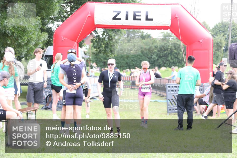 21.06.2026 - 29. Vierlanden-Triathlon Andreas Tolksdorf http://msf.ph/oto/9885150 21.06.2026 11:28:26 Ziel 401, 540, 401, 540 meine-sportfotos.de