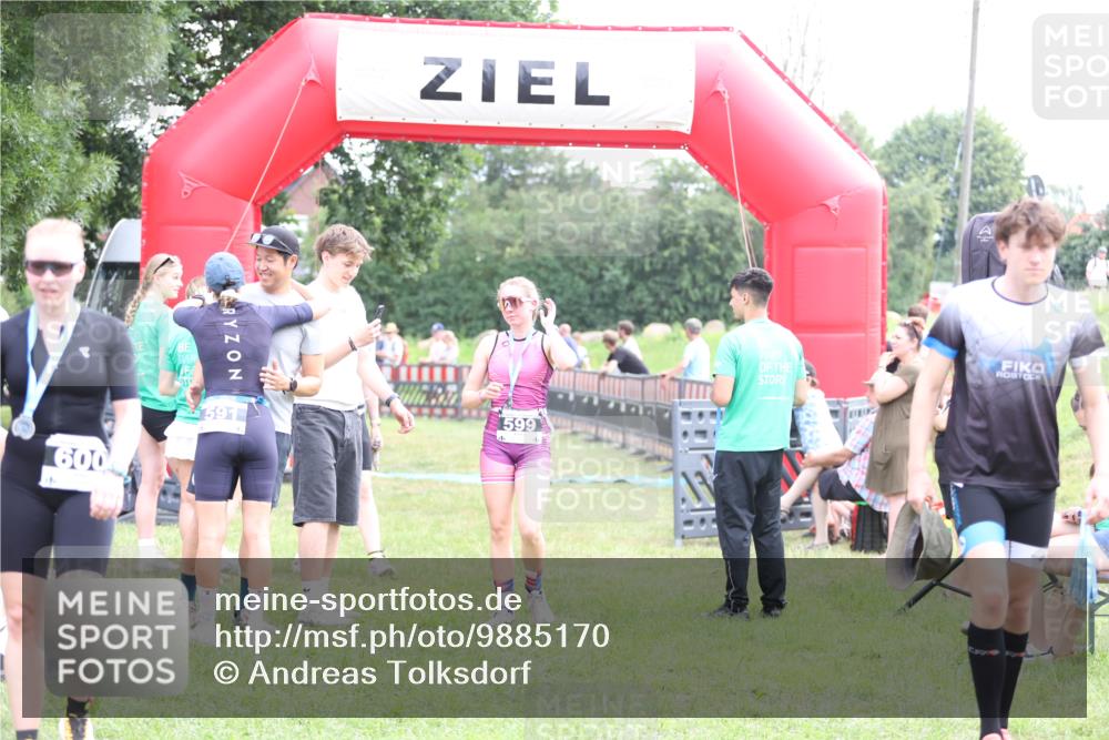 21.06.2026 - 29. Vierlanden-Triathlon Andreas Tolksdorf http://msf.ph/oto/9885170 21.06.2026 11:28:29 Ziel 401, 540, 401, 540 meine-sportfotos.de
