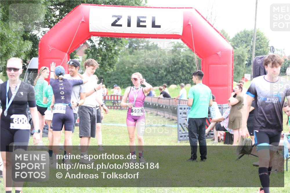 21.06.2026 - 29. Vierlanden-Triathlon Andreas Tolksdorf http://msf.ph/oto/9885184 21.06.2026 11:28:29 Ziel 401, 540, 401, 540 meine-sportfotos.de