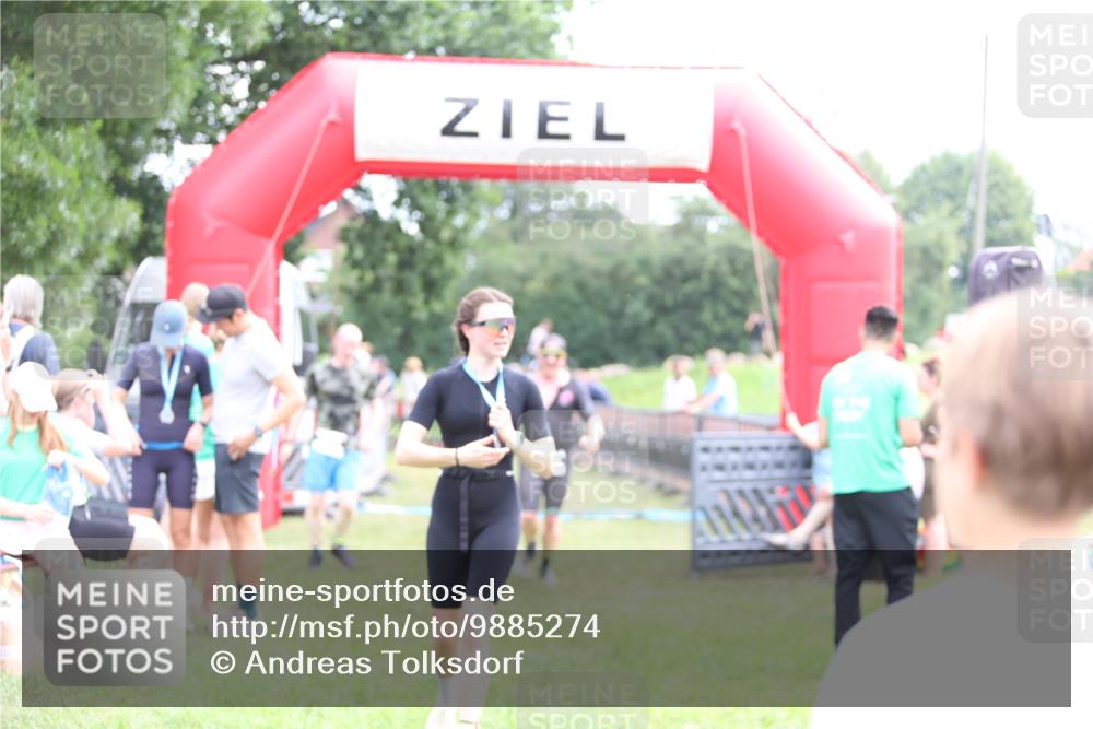 21.06.2026 - 29. Vierlanden-Triathlon Andreas Tolksdorf http://msf.ph/oto/9885274 21.06.2026 11:29:01 Ziel 435, 444, 435, 444 meine-sportfotos.de