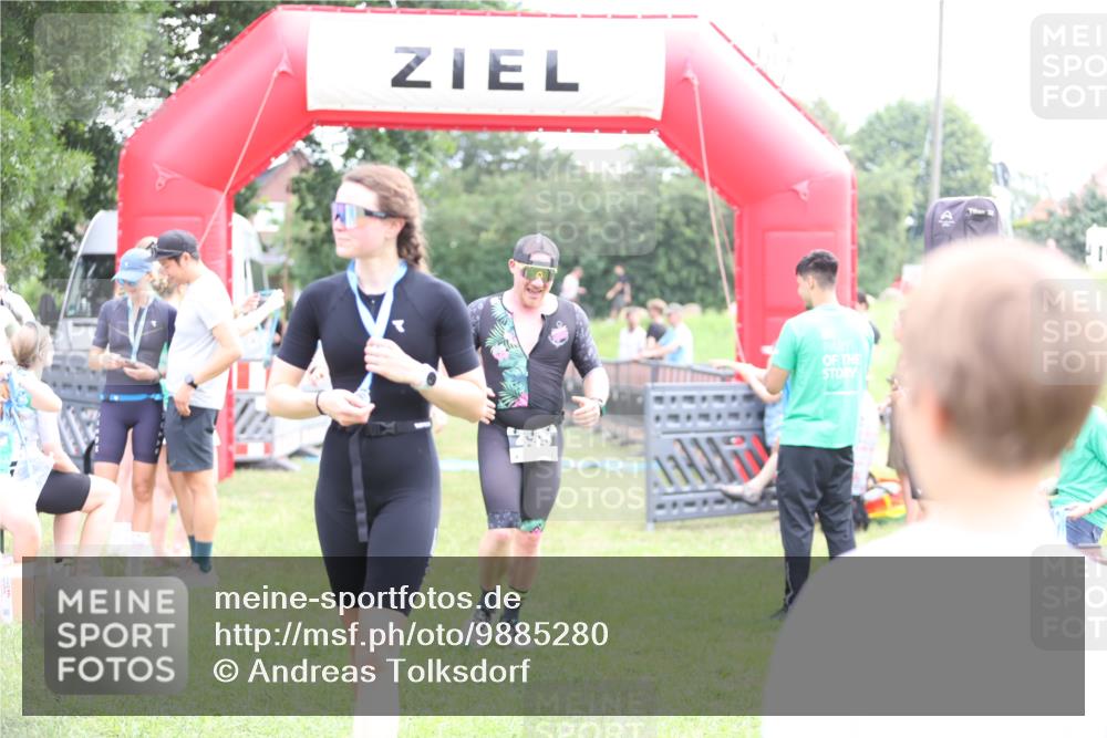 21.06.2026 - 29. Vierlanden-Triathlon Andreas Tolksdorf http://msf.ph/oto/9885280 21.06.2026 11:29:03 Ziel 435, 444, 435, 444 meine-sportfotos.de