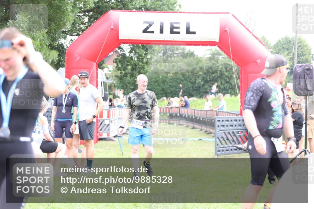 21.06.2026 - 29. Vierlanden-Triathlon Andreas Tolksdorf http://msf.ph/oto/9885328 21.06.2026 11:29:05 Ziel  meine-sportfotos.de