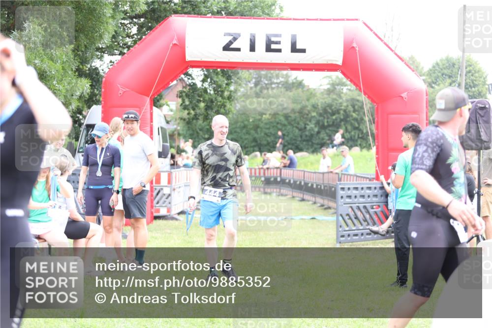 21.06.2026 - 29. Vierlanden-Triathlon Andreas Tolksdorf http://msf.ph/oto/9885352 21.06.2026 11:29:05 Ziel  meine-sportfotos.de