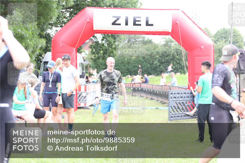 21.06.2026 - 29. Vierlanden-Triathlon Andreas Tolksdorf http://msf.ph/oto/9885359 21.06.2026 11:29:05 Ziel  meine-sportfotos.de