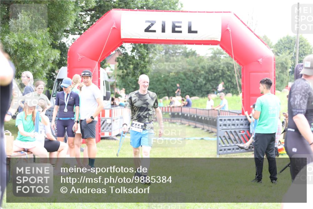 21.06.2026 - 29. Vierlanden-Triathlon Andreas Tolksdorf http://msf.ph/oto/9885384 21.06.2026 11:29:06 Ziel  meine-sportfotos.de