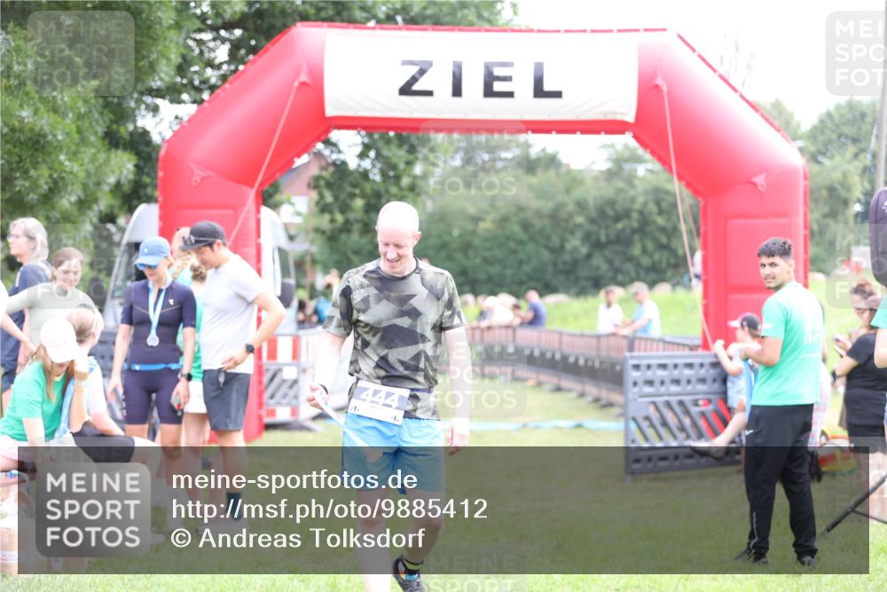 21.06.2026 - 29. Vierlanden-Triathlon Andreas Tolksdorf http://msf.ph/oto/9885412 21.06.2026 11:29:07 Ziel  meine-sportfotos.de