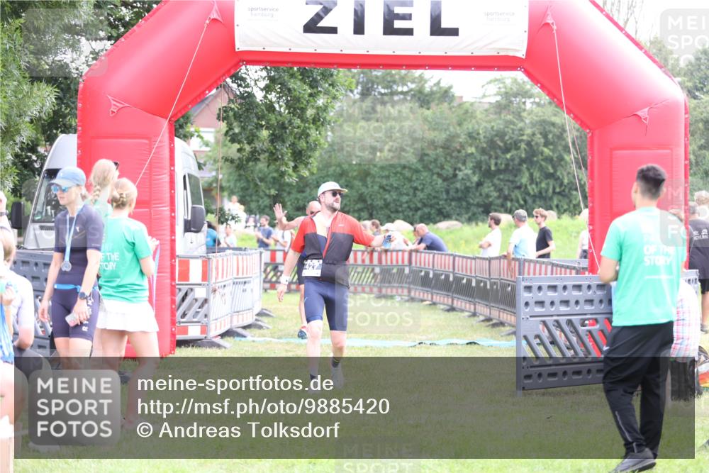 21.06.2026 - 29. Vierlanden-Triathlon Andreas Tolksdorf http://msf.ph/oto/9885420 21.06.2026 11:29:22 Ziel 427, 432, 623, 427, 432, 623 meine-sportfotos.de