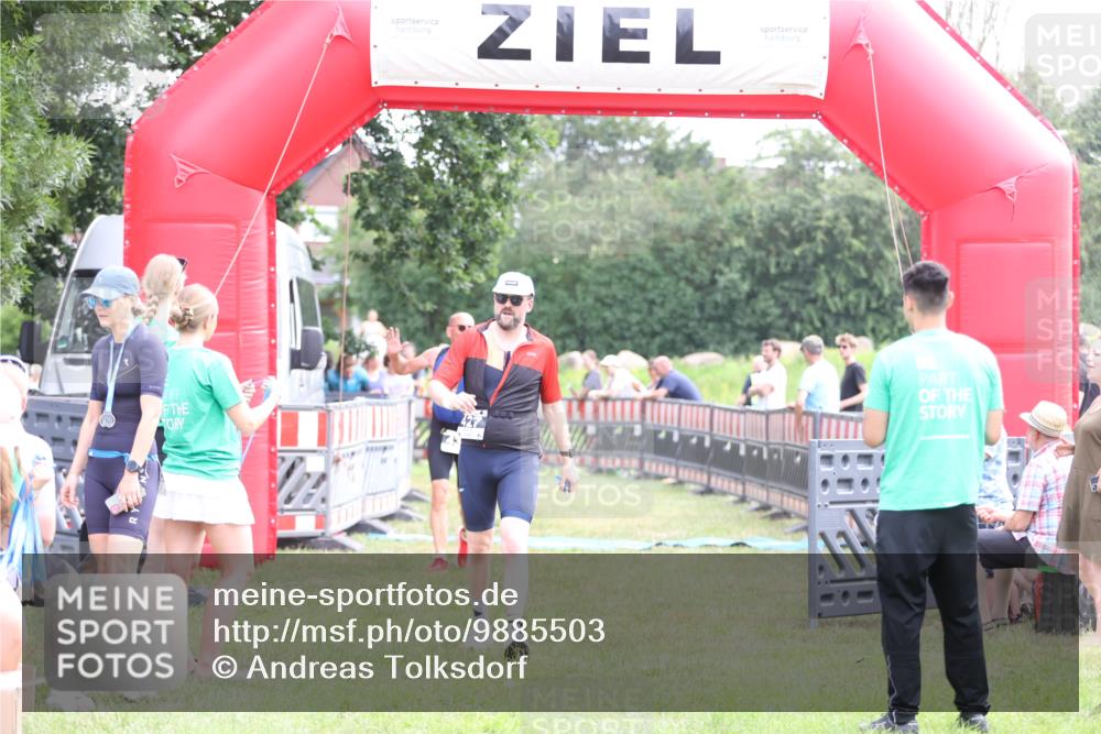 21.06.2026 - 29. Vierlanden-Triathlon Andreas Tolksdorf http://msf.ph/oto/9885503 21.06.2026 11:29:23 Ziel 427, 432, 623, 427, 432, 623 meine-sportfotos.de