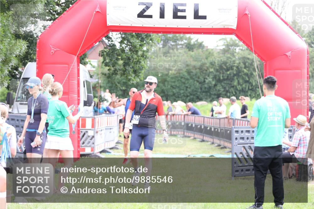 21.06.2026 - 29. Vierlanden-Triathlon Andreas Tolksdorf http://msf.ph/oto/9885546 21.06.2026 11:29:24 Ziel 427, 432, 623, 427, 432, 623 meine-sportfotos.de