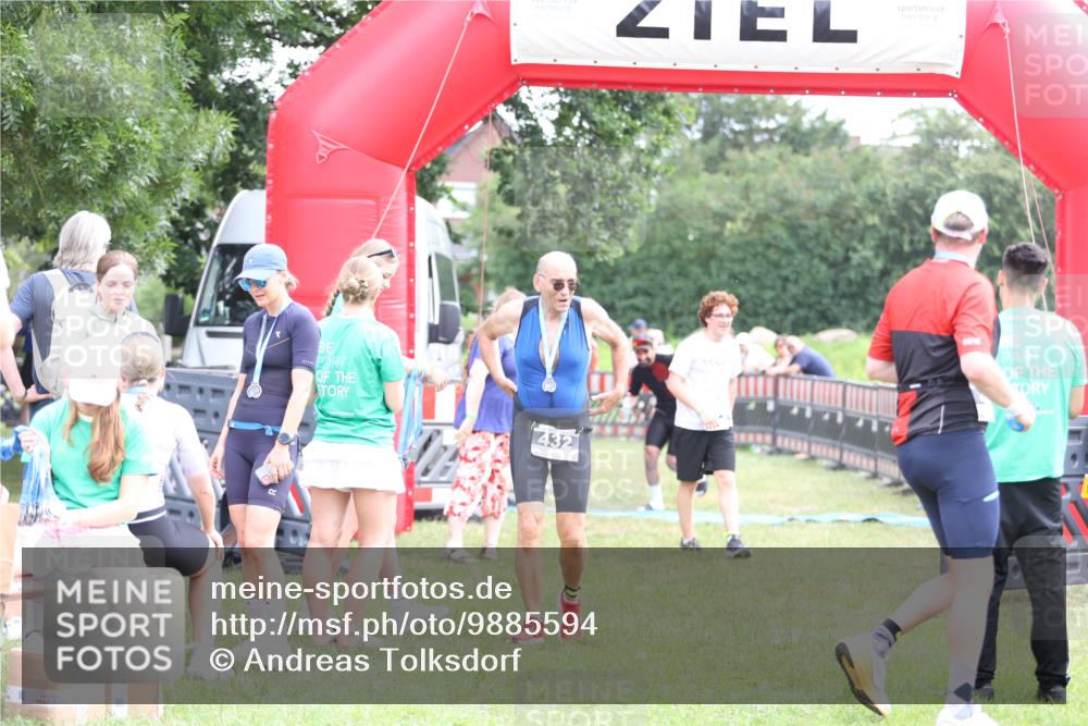 21.06.2026 - 29. Vierlanden-Triathlon Andreas Tolksdorf http://msf.ph/oto/9885594 21.06.2026 11:29:30 Ziel 81, 623, 81, 623 meine-sportfotos.de