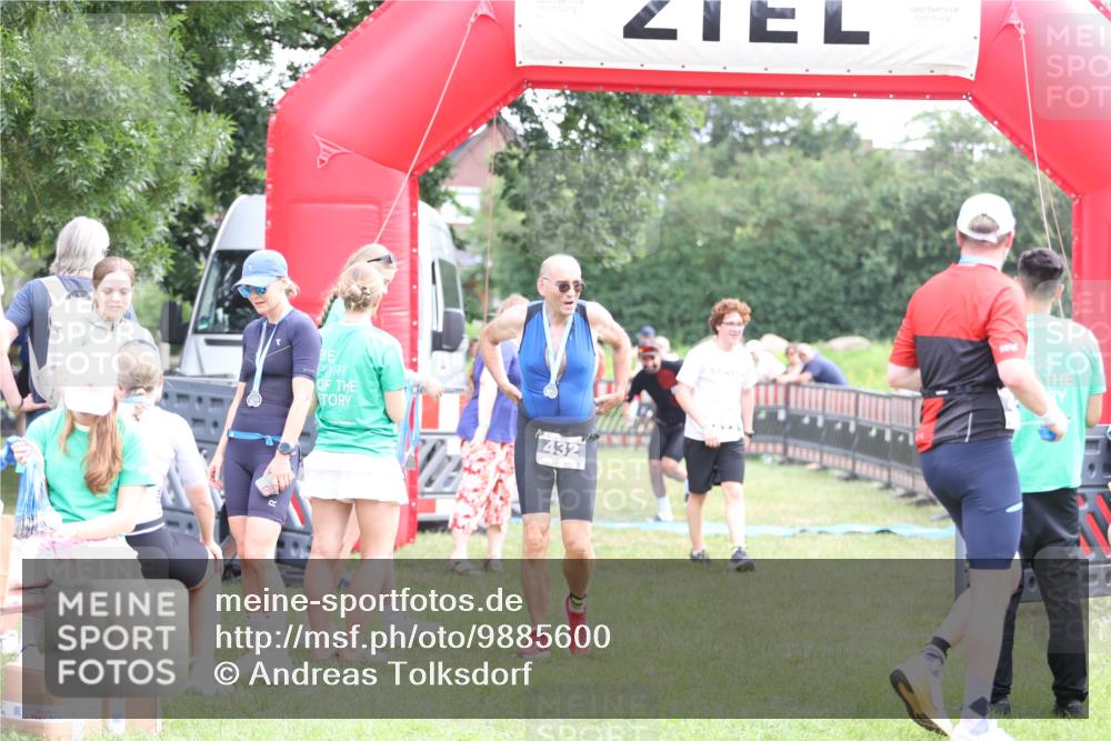 21.06.2026 - 29. Vierlanden-Triathlon Andreas Tolksdorf http://msf.ph/oto/9885600 21.06.2026 11:29:30 Ziel 81, 623, 81, 623 meine-sportfotos.de