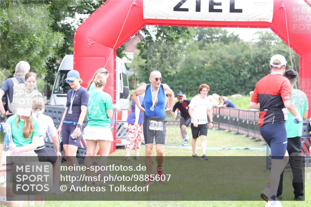 21.06.2026 - 29. Vierlanden-Triathlon Andreas Tolksdorf http://msf.ph/oto/9885607 21.06.2026 11:29:30 Ziel 81, 623, 81, 623 meine-sportfotos.de