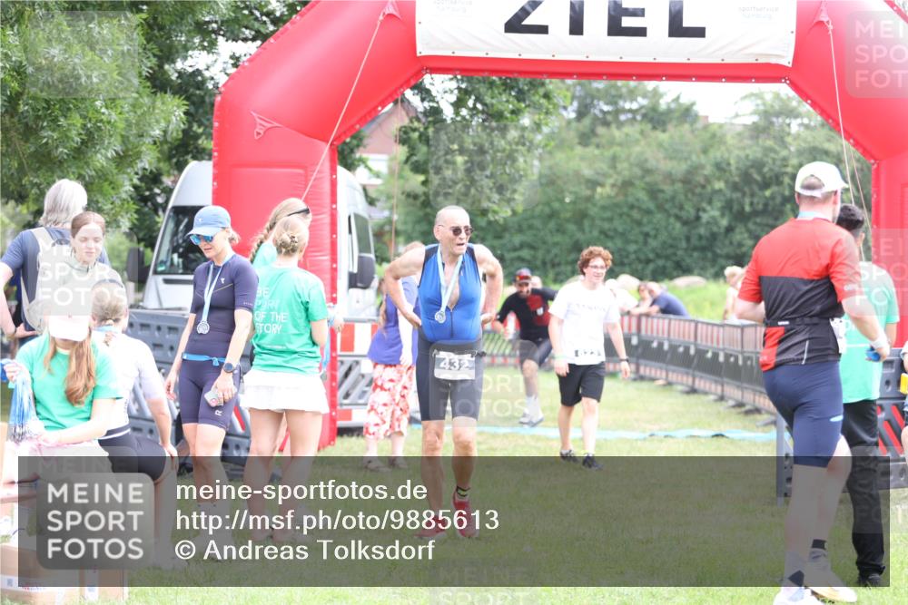 21.06.2026 - 29. Vierlanden-Triathlon Andreas Tolksdorf http://msf.ph/oto/9885613 21.06.2026 11:29:30 Ziel 81, 623, 81, 623 meine-sportfotos.de