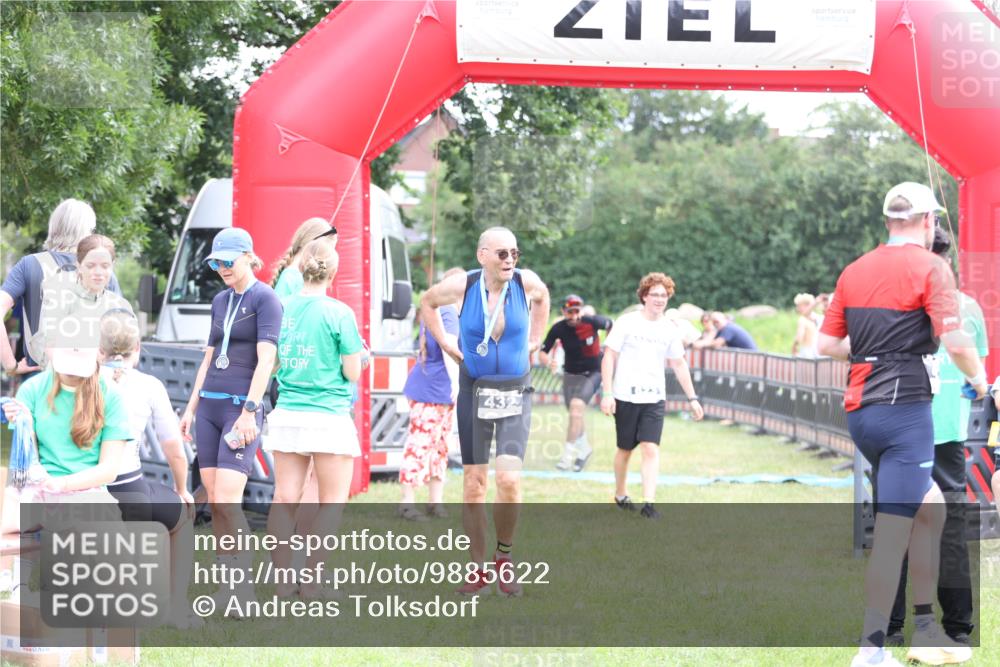 21.06.2026 - 29. Vierlanden-Triathlon Andreas Tolksdorf http://msf.ph/oto/9885622 21.06.2026 11:29:30 Ziel 81, 623, 81, 623 meine-sportfotos.de