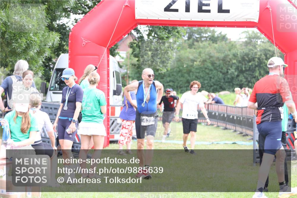 21.06.2026 - 29. Vierlanden-Triathlon Andreas Tolksdorf http://msf.ph/oto/9885639 21.06.2026 11:29:30 Ziel 81, 623, 81, 623 meine-sportfotos.de