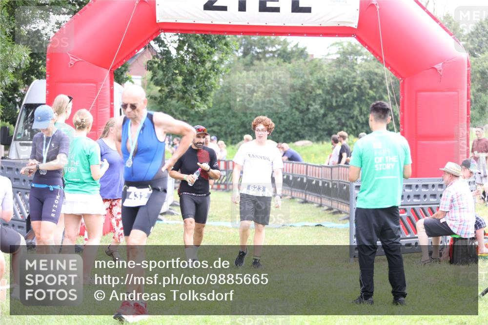 21.06.2026 - 29. Vierlanden-Triathlon Andreas Tolksdorf http://msf.ph/oto/9885665 21.06.2026 11:29:34 Ziel 81, 81 meine-sportfotos.de
