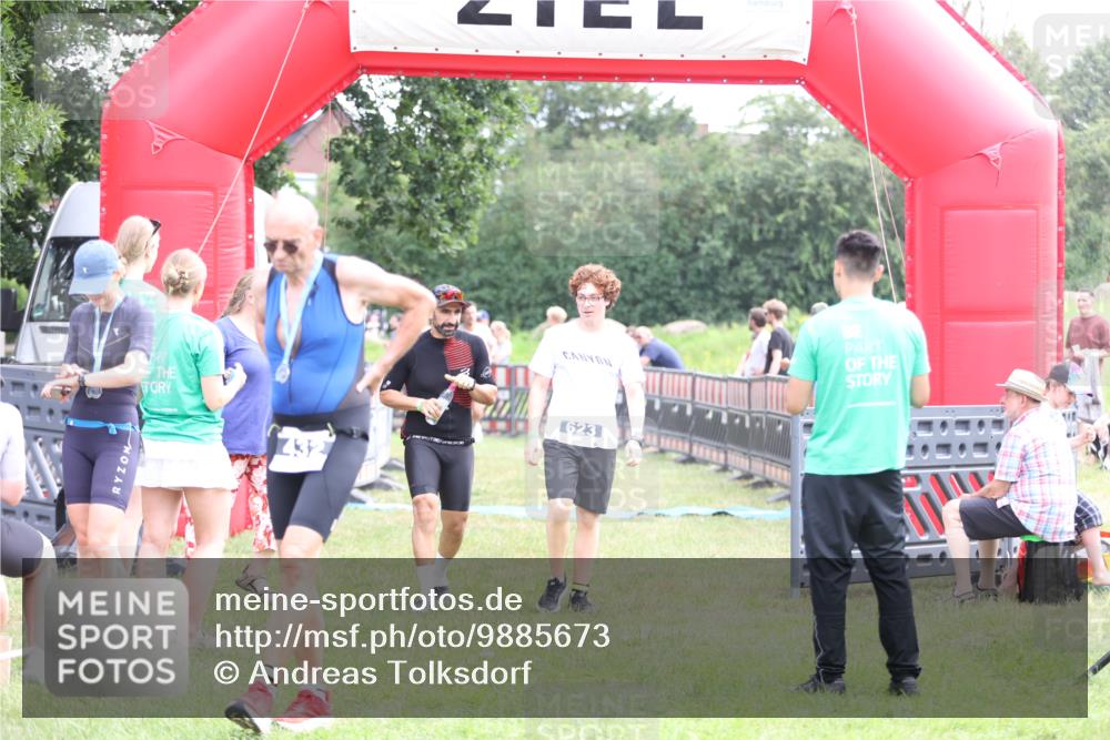 21.06.2026 - 29. Vierlanden-Triathlon Andreas Tolksdorf http://msf.ph/oto/9885673 21.06.2026 11:29:34 Ziel 81, 81 meine-sportfotos.de