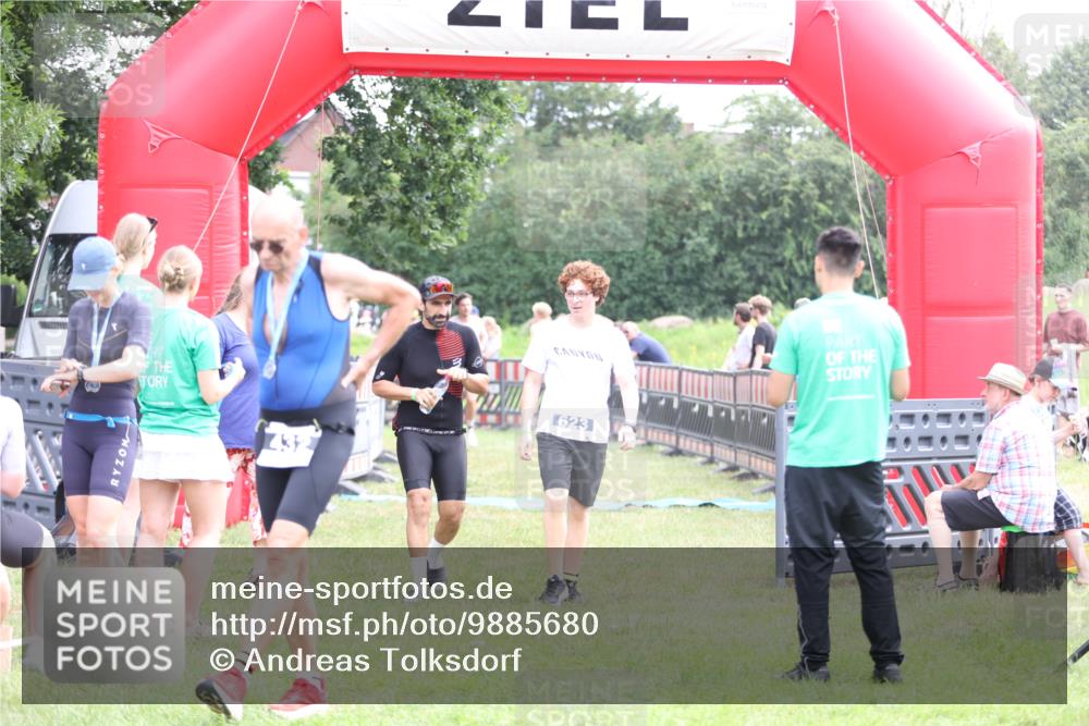 21.06.2026 - 29. Vierlanden-Triathlon Andreas Tolksdorf http://msf.ph/oto/9885680 21.06.2026 11:29:34 Ziel 81, 81 meine-sportfotos.de