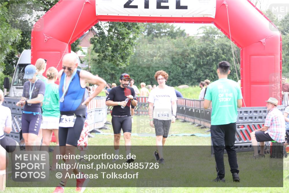 21.06.2026 - 29. Vierlanden-Triathlon Andreas Tolksdorf http://msf.ph/oto/9885726 21.06.2026 11:29:34 Ziel 81, 81 meine-sportfotos.de