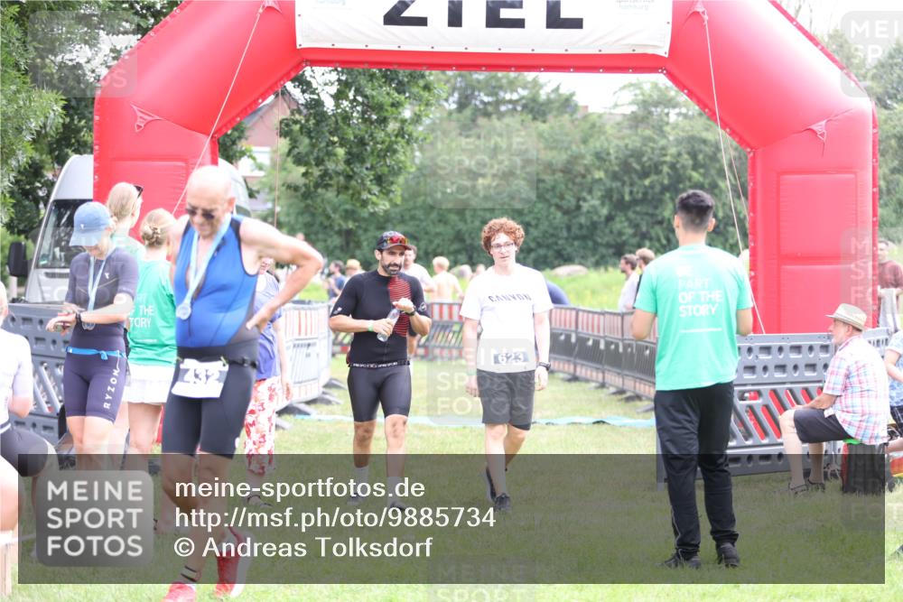 21.06.2026 - 29. Vierlanden-Triathlon Andreas Tolksdorf http://msf.ph/oto/9885734 21.06.2026 11:29:34 Ziel 81, 81 meine-sportfotos.de