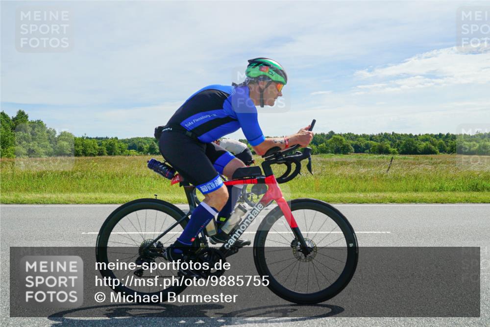 21.06.2026 - Viking Triathlon Michael Burmester http://msf.ph/oto/9885755 21.06.2026 11:38:09 Radfahren 13, 17, 30, 54, 230, 238, 249, 310, 343, 391, 444, 534, 635, 635, 644 meine-sportfotos.de