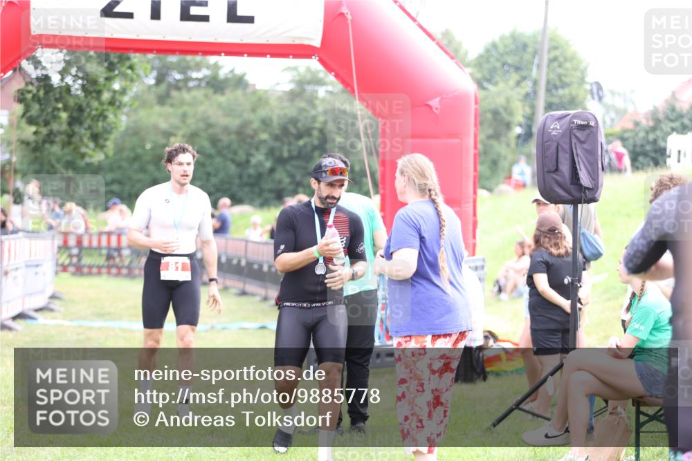 21.06.2026 - 29. Vierlanden-Triathlon Andreas Tolksdorf http://msf.ph/oto/9885778 21.06.2026 11:29:44 Ziel 418, 530, 418, 530 meine-sportfotos.de