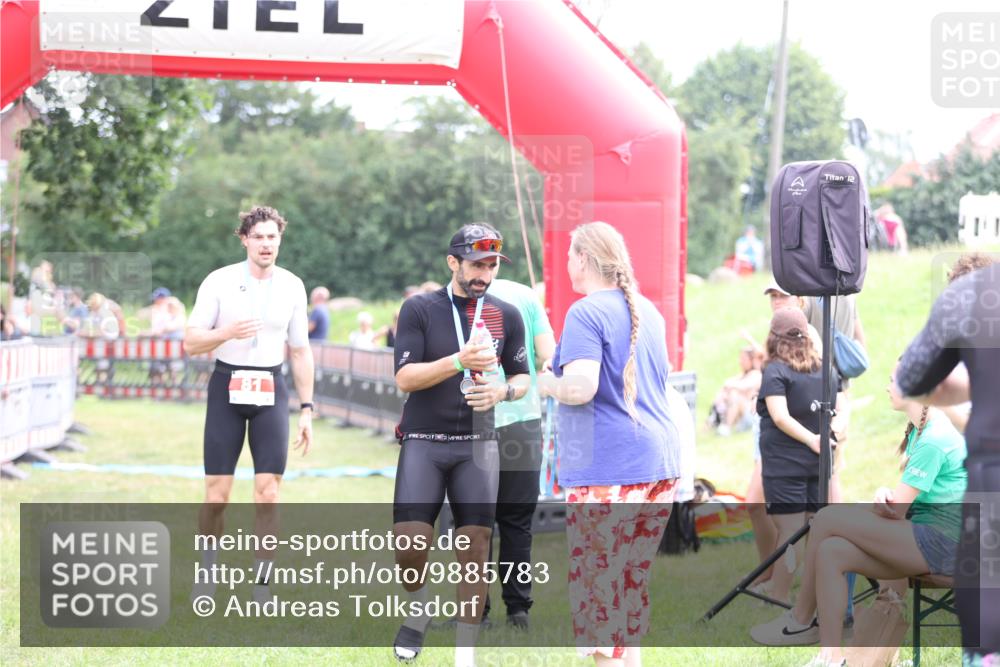 21.06.2026 - 29. Vierlanden-Triathlon Andreas Tolksdorf http://msf.ph/oto/9885783 21.06.2026 11:29:44 Ziel 418, 530, 418, 530 meine-sportfotos.de