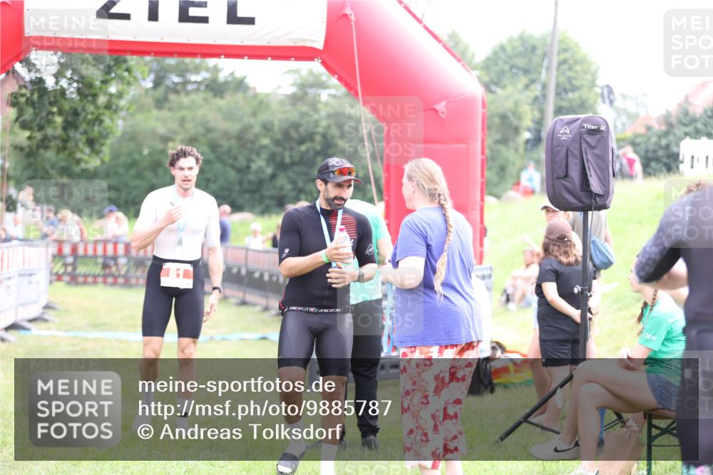 21.06.2026 - 29. Vierlanden-Triathlon Andreas Tolksdorf http://msf.ph/oto/9885787 21.06.2026 11:29:44 Ziel 418, 530, 418, 530 meine-sportfotos.de