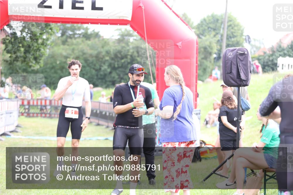 21.06.2026 - 29. Vierlanden-Triathlon Andreas Tolksdorf http://msf.ph/oto/9885791 21.06.2026 11:29:44 Ziel 418, 530, 418, 530 meine-sportfotos.de