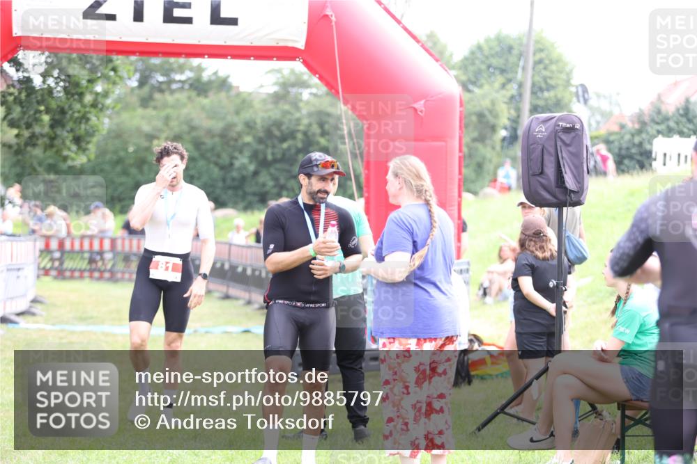 21.06.2026 - 29. Vierlanden-Triathlon Andreas Tolksdorf http://msf.ph/oto/9885797 21.06.2026 11:29:44 Ziel 418, 530, 418, 530 meine-sportfotos.de