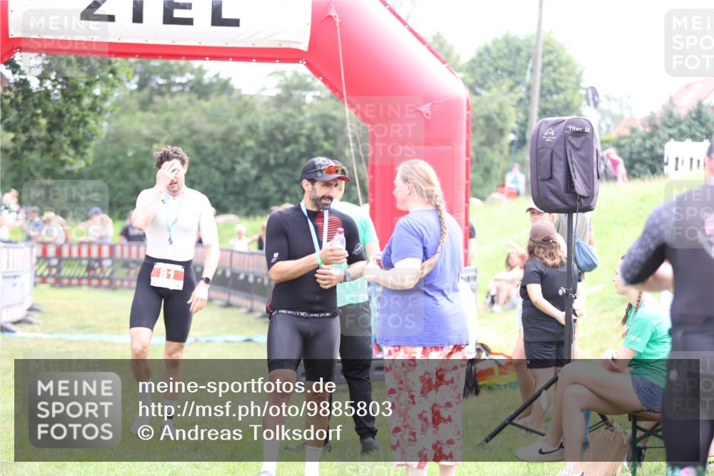 21.06.2026 - 29. Vierlanden-Triathlon Andreas Tolksdorf http://msf.ph/oto/9885803 21.06.2026 11:29:44 Ziel 418, 530, 418, 530 meine-sportfotos.de