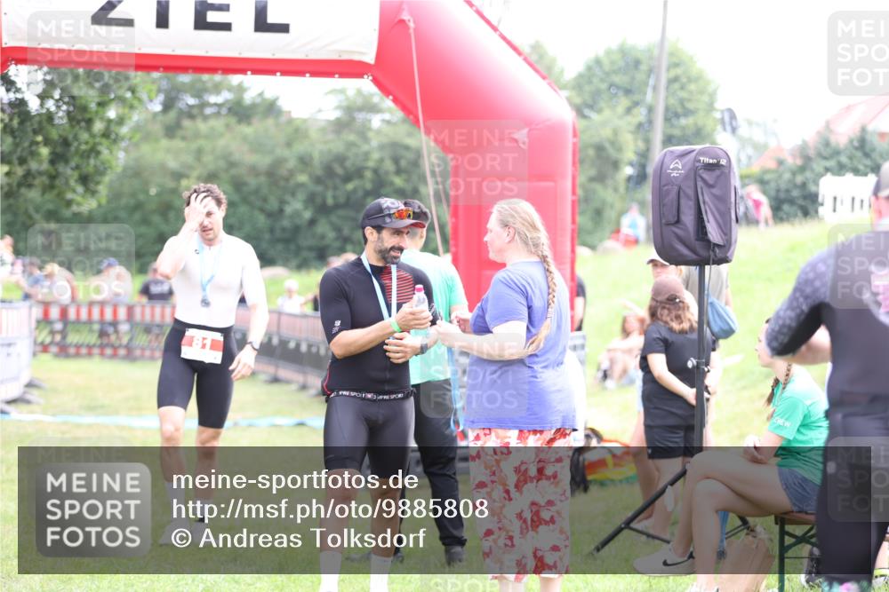 21.06.2026 - 29. Vierlanden-Triathlon Andreas Tolksdorf http://msf.ph/oto/9885808 21.06.2026 11:29:44 Ziel 418, 530, 418, 530 meine-sportfotos.de