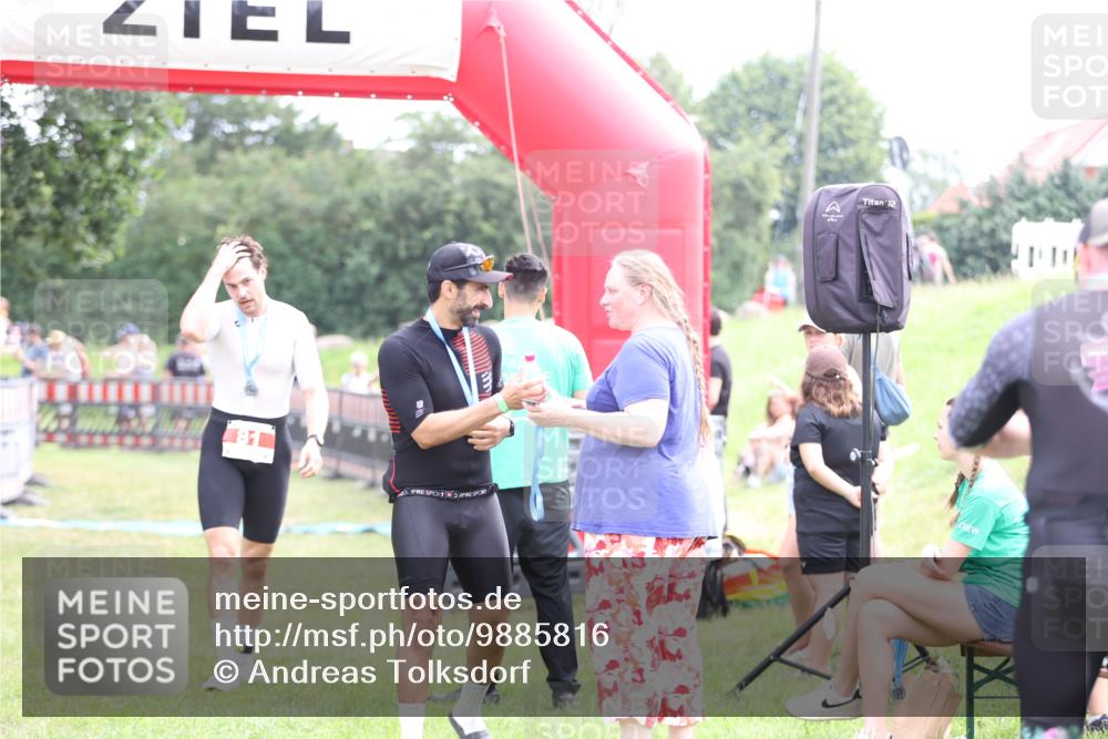 21.06.2026 - 29. Vierlanden-Triathlon Andreas Tolksdorf http://msf.ph/oto/9885816 21.06.2026 11:29:44 Ziel 418, 530, 418, 530 meine-sportfotos.de