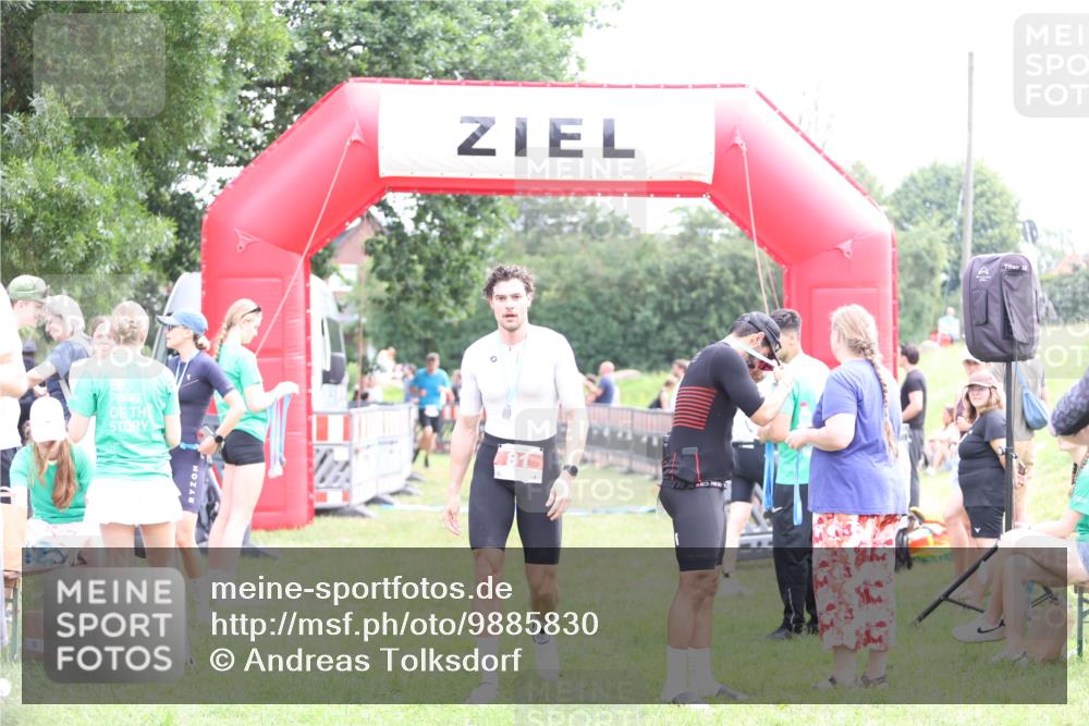 21.06.2026 - 29. Vierlanden-Triathlon Andreas Tolksdorf http://msf.ph/oto/9885830 21.06.2026 11:29:47 Ziel 404, 418, 530, 404, 418, 530 meine-sportfotos.de