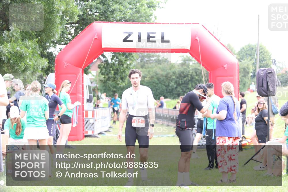 21.06.2026 - 29. Vierlanden-Triathlon Andreas Tolksdorf http://msf.ph/oto/9885835 21.06.2026 11:29:47 Ziel 404, 418, 530, 404, 418, 530 meine-sportfotos.de